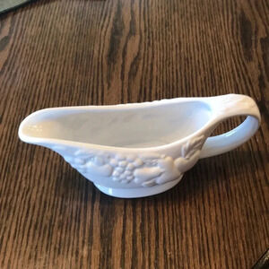 Gibson Everyday White Fruit Motif Gravy Boat